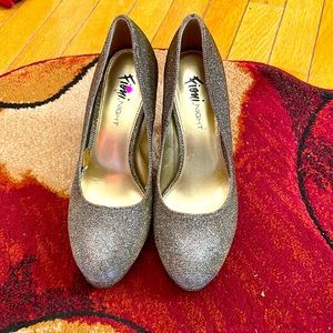 💕💕 Sparkly Gold / Silver Tone High Heels Pumps Size 8